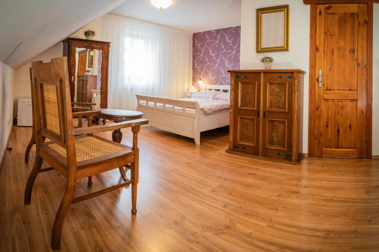 Penzion Primášé Dolni Vestonice Exterior foto