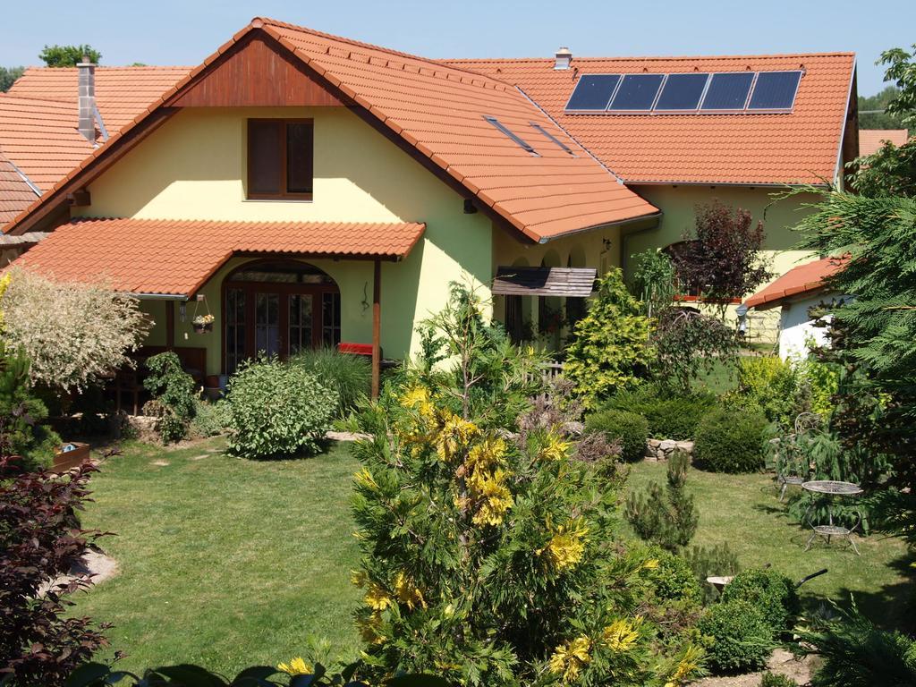 Penzion Primášé Dolni Vestonice Exterior foto